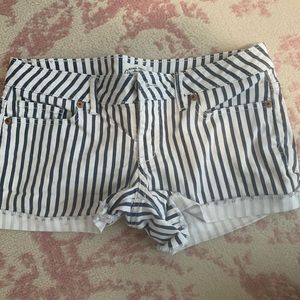 Aeropostale 3/4 Striped Shorts